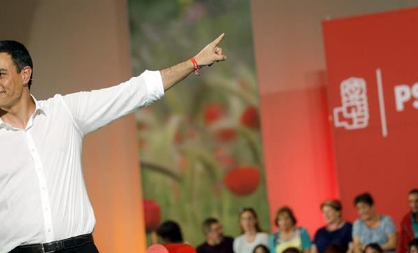 El candidato del PSOE a la Presidencia del Gobierno, Pedro Sánchez, durante el mitin de hoy en Oviedo. Efe.