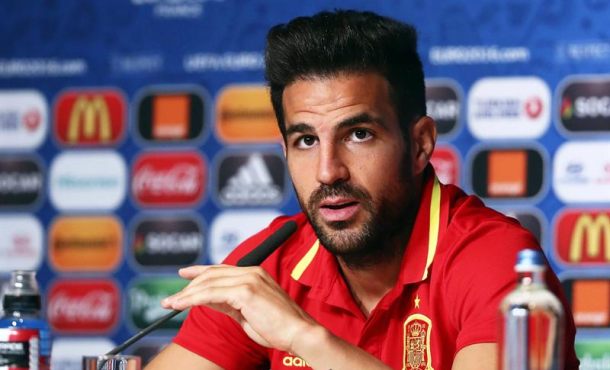 El español Cesc Fábregas en la sala de prensa de Saint-Denis, Francia. EFE