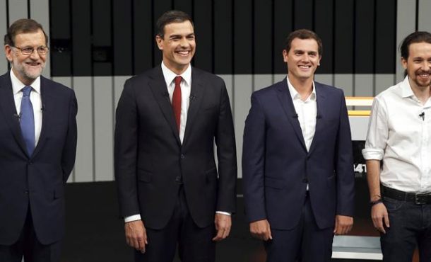 El presidente del Gobierno en funciones y del PP, Mariano Rajoy (i), el líder del PSOE, Pedro Sánchez (2i), el presidente de Ciudadanos, Albert Rivera (2d)...Efe