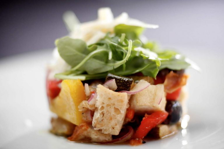 ¿Sabes cuál es la mejor hora del día para comer lo que te gusta y llenarte de comida sin engordar?