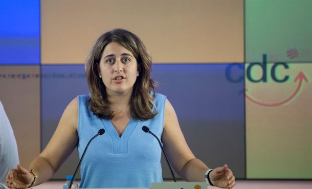 La portavoz de CDC, Marta Pascual durante la rueda de prensa en la que ha anunciado hoy que su partido presentará un recurso al auto del juez del TSJC... Efe