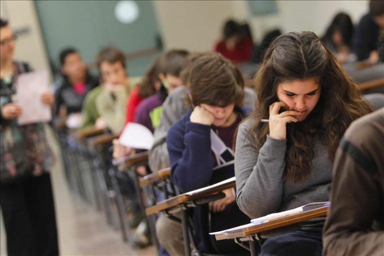 Los alumnos catalanes tienen solo 2h semanales en español y solo en la asignatura de este idioma