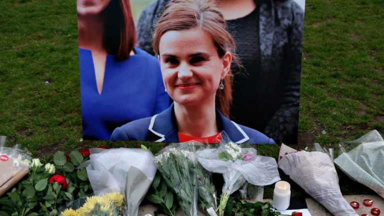 Muere una diputada laborista Jo Cox, fue disparada y apuñalada tras mediar en una discusión