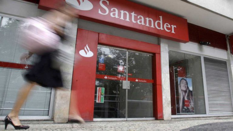 Registran la sede central del banco Santander en una investigación por blanqueo de dinero negro