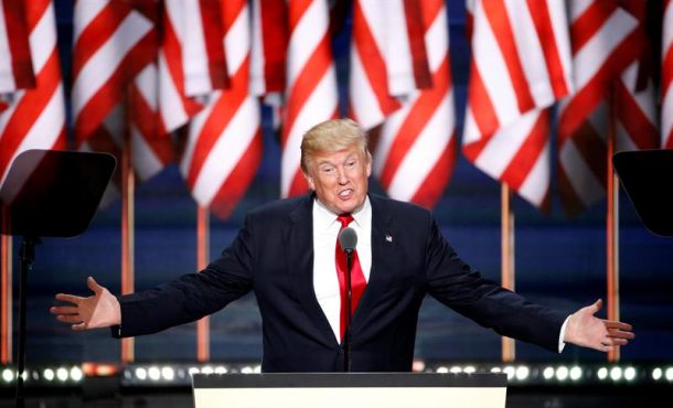 El candidato republicano a la presidencia, Donald Trump, ofrece su discurso, durante el día de cierre de la Convención Nacional Republicana 2016 hoy, jueves 21 de julio de 2016, en el Quicken Loans Arena de Cleveland, Ohio (EE. UU.).