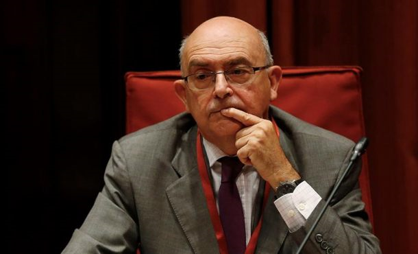 El ex presidente del Tribunal Superior de Justicia de Cataluña Miguel Ángel Gimeno, durante su comparecencia ayer en la comisión de asuntos institucionales del Parlament. EFE