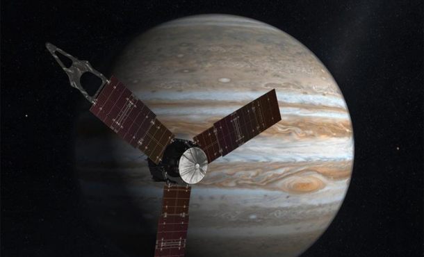 Fotografía cedida por la Administración Nacional la Aeronáutica y del Espacio (NASA) que muestra una representación artística de la nave espacial Juno. EFE