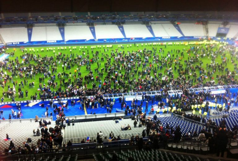 Explosión controlada de un coche en aledaños del Stade de France (París) antes Francia-Islandia