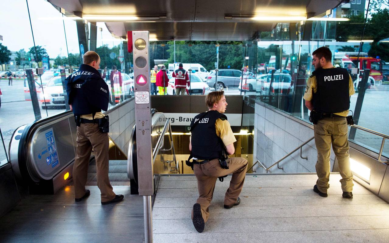 Las fuerzas de seguridad han acordonado el Munich Olympia, una galería comercial situada en el noroeste de la ciudad alemana. Afp.
