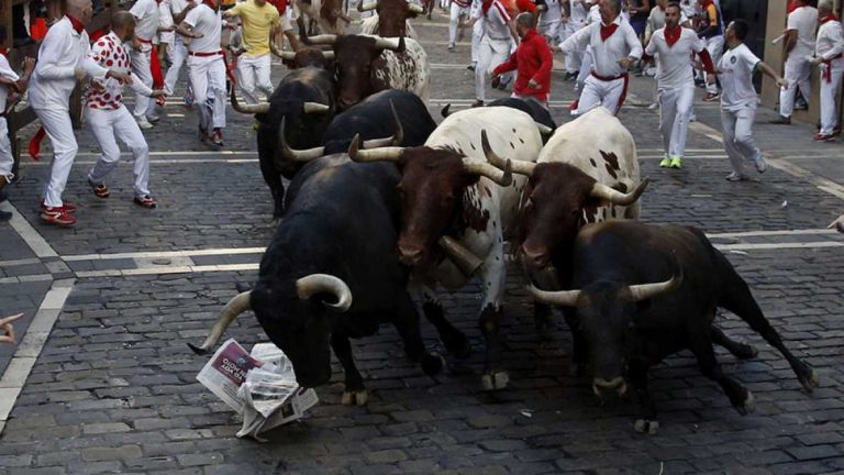 Sexto encierro de San Fermín 2016 muy rápido y con bonitas carreras ante los Victoriano del Río