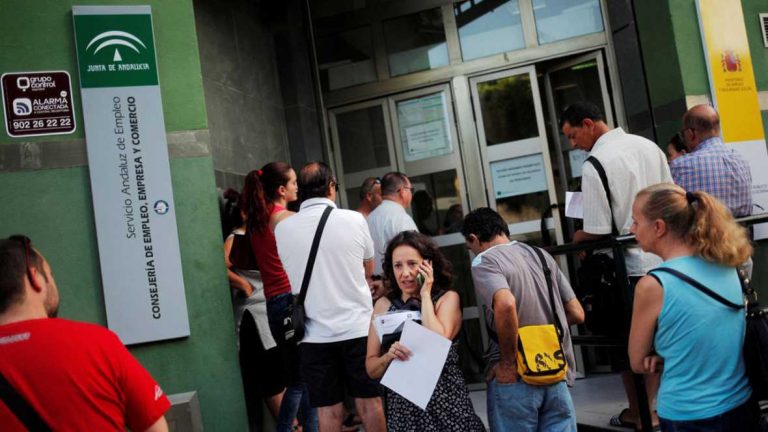 El total de parados en España vuelve a niveles de septiembre de 2009: 3.767.054 desempleados