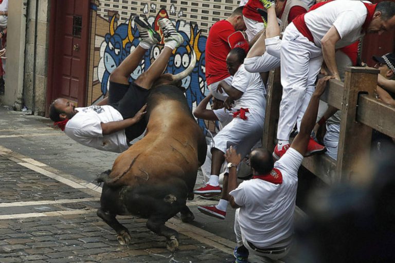 Segundo encierro de San Fermín 2016 muy peligroso con seis corneados por los toros de Cebada Gago