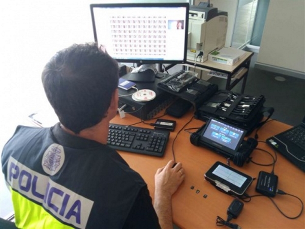 Detenido por ofrecer alojamiento gratuito en su casa para grabar a turistas con cámaras espía. Imagen facilitada por fuentes de Policia Nacional. Lasvocesdelpueblo.