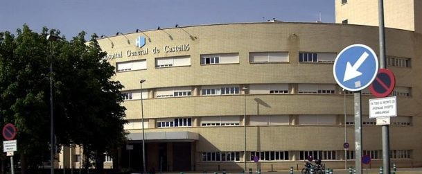 El Hospital General de Castellón, donde está ingresada la victima de 25 años tras sufrir un ataque indiscriminado en la espalda. Archivo Efe.
