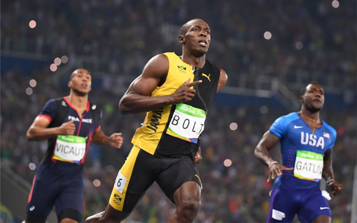 El jamaicano Usain Bolt (c) reacciona después de ganar la prueba de los 100 metros lisos en los Juegos Olímpicos de Río 2016, hoy 14 de agosto de 2016. EFE