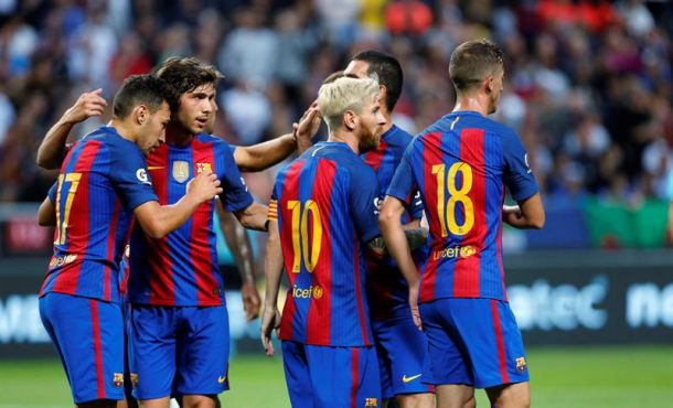 El jugador del Barcelona Munir El Haddadi (2-i) celebra después de anotar un gol. Archivo Efe.