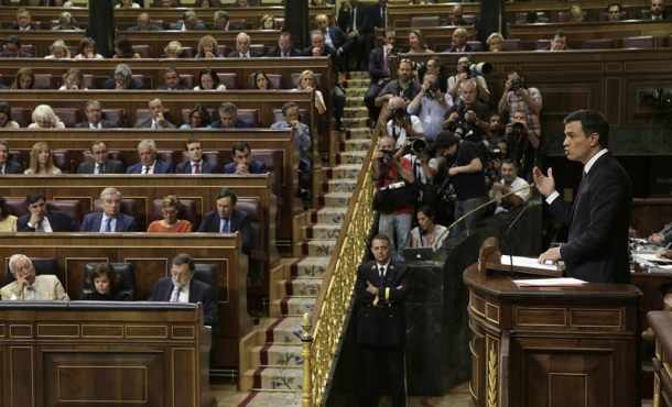 El líder del PSOE, Pedro Sánchez, durante su intervención esta mañana en el Congreso de los Diputados, con la que se ha reanudado... EFE