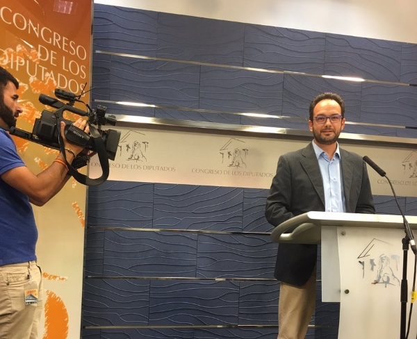 El portavoz del grupo del PSOE en el Congreso de los Diputados de la patria, Antonio Hernando, hoy en rueda de prensa... lasvocesdelpueblo. El portavoz del grupo del PSOE en el Congreso de los Diputados de la patria, Antonio Hernando, hoy en rueda de prensa en el Congreso de los Diputados del Reino de España. lasvocesdelpueblo.