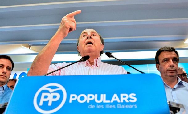 El que fuera presidente del PP de Palma José María Rodríguez Rodríguez durante la rueda de prensa ofrecida en Palma, tras conocerse su dimisión. Archivo Efe.