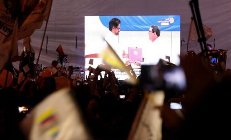 Colombia pone fin a medio siglo de conflicto armado en el país con la guerrilla las FARC