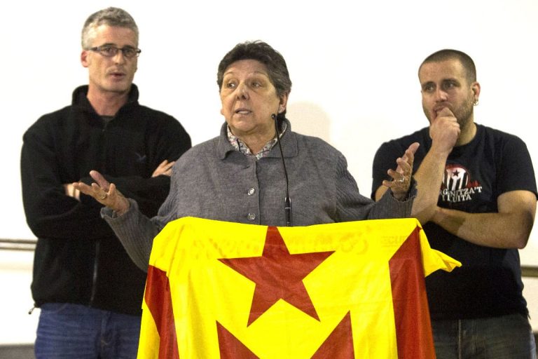 CUP y JxSí suben el precio de bebidas azucaradas e elimina la deducción del IRPF de los pobres