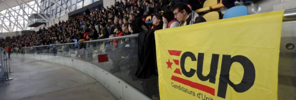 La militancia de la organización antiespañola en Cataluña, CUP-CC, en una de su campaña-mitin-asamblearia. Imagen facilitada por la CUP-CC. lasvocesdelpueblo.