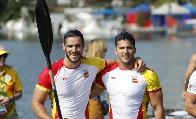 FOTOGRAFÍA. RÍO DE JANEIRO (BRASIL), 18 DE AGOSTO DE 2016. El duo español Cristian Toro y Saúl Craviotto es ORO olímpico en la final de K2 200m de Río 2016. Los españoles Saul Craviotto (i) y Cristian Isaac Toro Carballo (Cristian Toro) (d) ya son campeones olímpicos. Sin discusión. La pareja española ganó con claridad la final del K2 200 de Río 2016 por delante de sus rivales británicos y lituanos, plata y bronce respectivamente. Lasvocesdlepueblo (Ñ Pueblo)