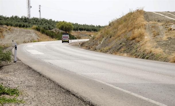 Lugar del accidente ocurrido en la N-322, a la altura del kilómetro 168, en el que se ha visto involucrado un vehículo en el que viajaba el grupo Supersubmarina. EFE