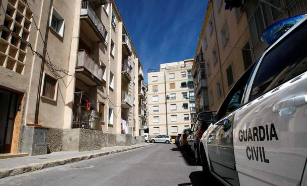 Un coche de la Guardia Civil. Muere una mujer en Calzada (C.Real) tras el ataque de un pitbull a sus perros. Archivo Efe.