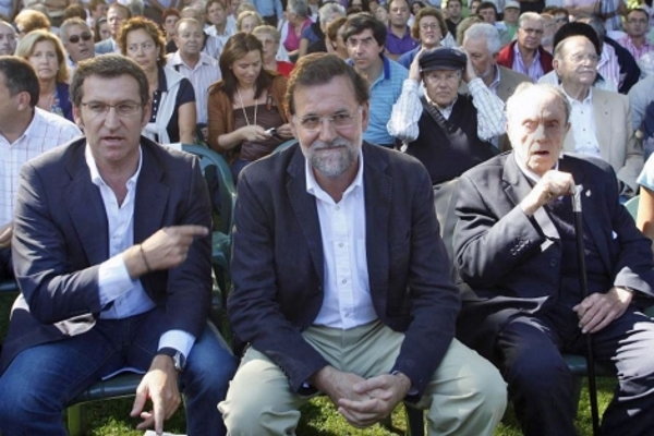 ano-2009-los-presidentes-del-pp-feijoo-i-regional-rajoy-c-nacional-y-el-difunto-manuel-fraga-d-regional-en-la-inauguracion-del-curso-politico-en-soutomaior-archivo-efe