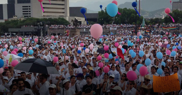 centenares-de-miles-de-mexicanos-hoy-en-las-calles-rechazando-la-ingenieria-social-impuesta-en-el-pais-hispano-desde-la-maxima-institucion-lasvocesdelpueblo