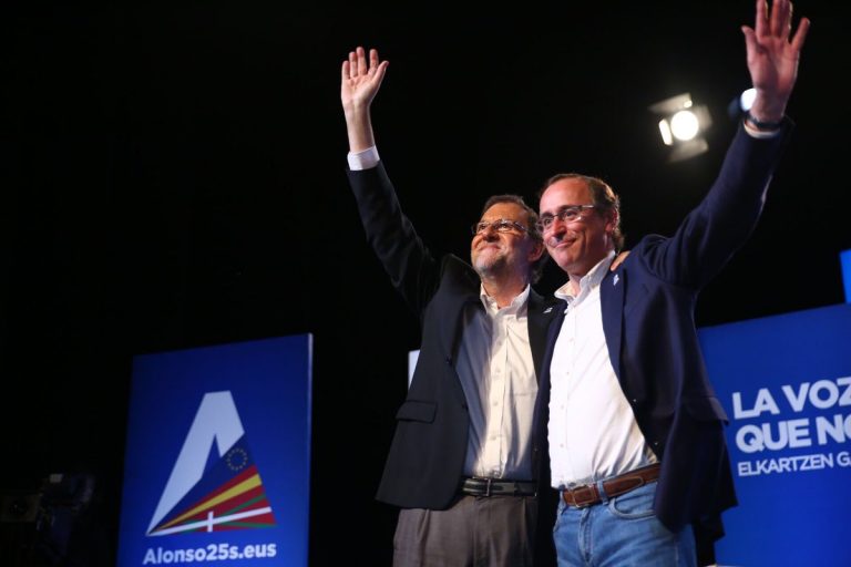 Rajoy: «Sólo apoyar al PP garantiza que el País Vasco no empiece un camino equivocado»