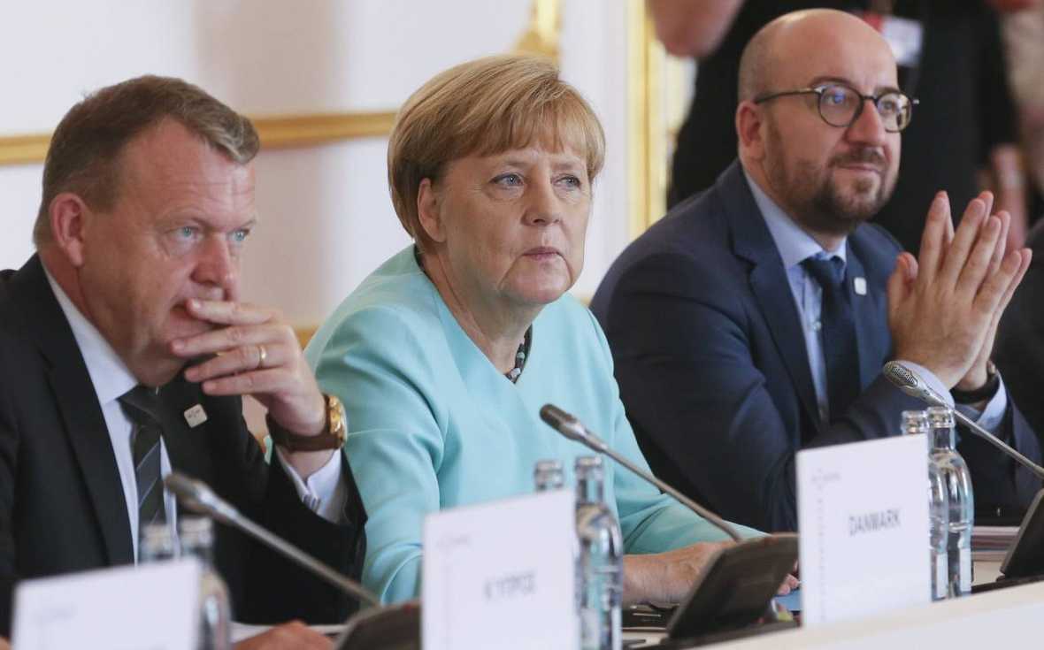 el-primer-ministro-danes-lars-lokke-la-canciller-alemana-angela-merkel-y-el-primer-ministro-belga-charles-michel-durante-la-cumbre-informal-de-jefes-de-estado-efe