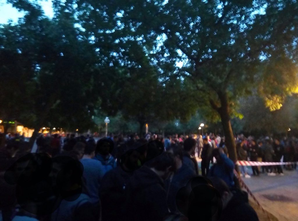 manifestantes-pro-asesinos-terroristas-etarras-de-arnaldo-otegi-que-han-amenazado-e-insultado-a-los-asistentes-al-mitin-del-partido-verde-de-espana-vox-hoy-en-alava-lasvocesdelpueblo