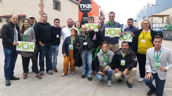 un-equipo-de-apoderados-de-vox-alava-esta-manana-en-vitoria-lasvocesdelpueblo