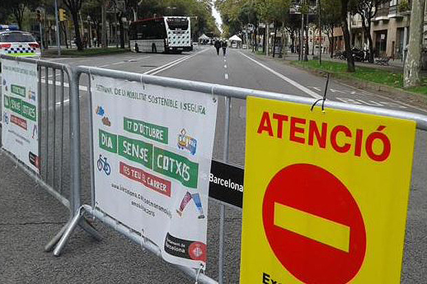 un-tramo-de-avenida-diagonal-de-barcelona-y-una-docena-de-calles-repartidos-por-todos-los-distritos-han-sido-cerrados-a-la-circulacion-desde-las-9-hasta-las-20-30-h-lasvocesdelpueblo
