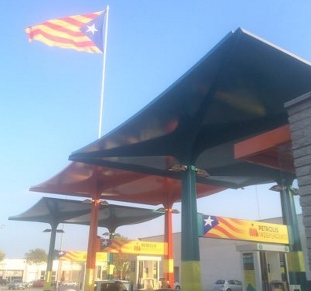 una-gasolinera-de-la-cadena-petroleos-independientes-separatistas-de-jordi-roset-en-la-comunidad-autonoma-espanola-de-cataluna-lasvocesdelpueblo