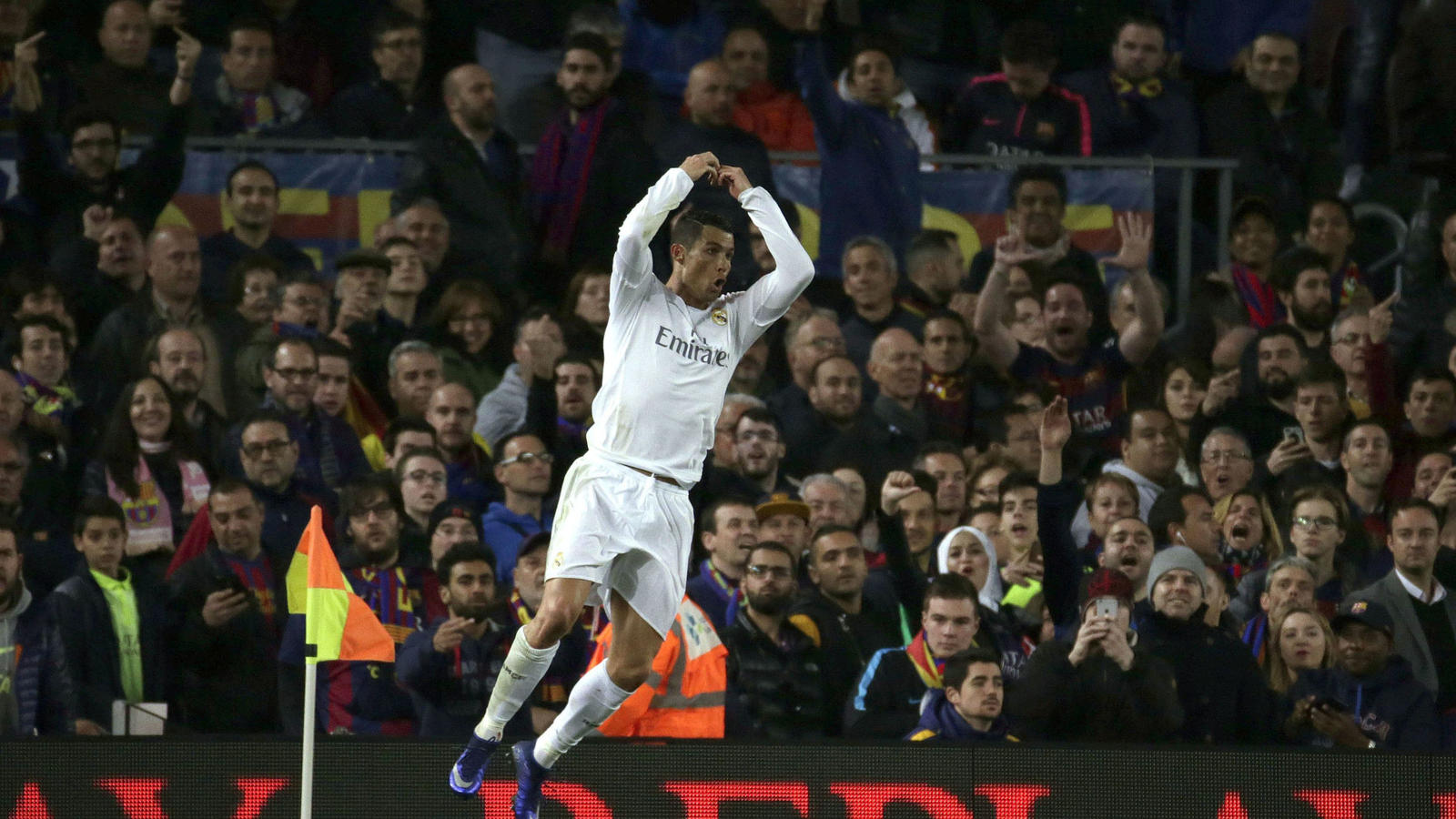 barcelona-espana-3-de-marzo-de-2016-el-delantero-merengue-cristiano-ronaldo-celebrando-su-golazo-en-el-campo-nuevo-el-real-madrid-se-llevo-la-victoria-del-campo-nuevo-archivo-efe