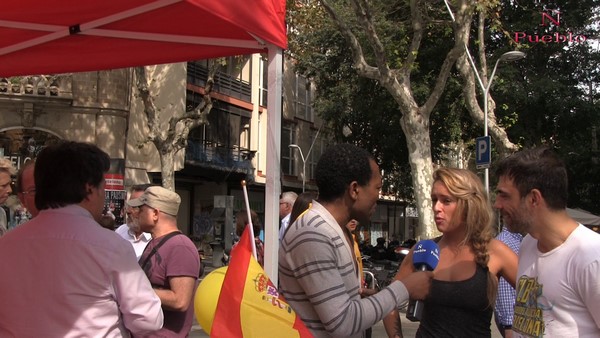 carpa-informativa-del-cofne-con-motivo-del-12-o-2016-en-barcelona-sabado-1-de-octubre-de-2016-en-paseo-de-gracia-con-gaspe-de-barcelona-lasvocesdelpueblo-1