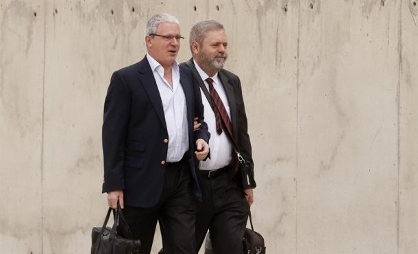 el-considerado-numero-dos-de-la-trama-gurtel-pablo-crespo-i-llega-junto-a-su-abogado-miguel-duran-a-la-audiencia-nacional-en-san-fernando-de-henares-archivo-efe