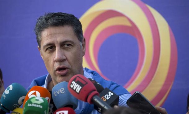 el-lider-del-pp-de-cataluna-xavier-garcia-albiol-atiende-a-los-medios-de-comunicacion-en-el-acto-organizado-por-societat-civil-catalana-para-celebrar-efe