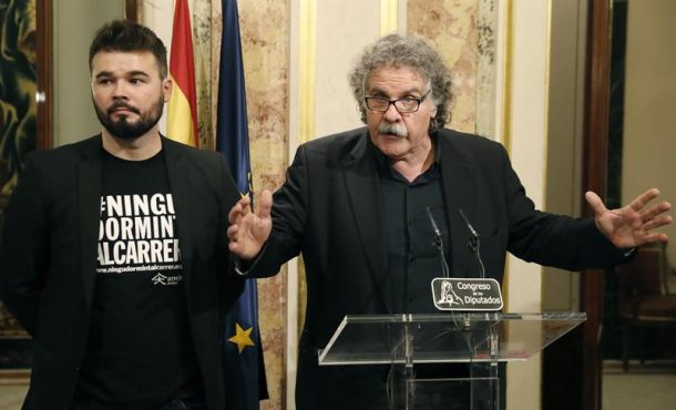 el-portavoz-de-erc-en-el-congreso-joan-tarda-d-junto-a-su-companero-de-partido-gabriel-rufian-efe