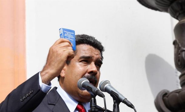 fotografia-cedida-por-prensa-de-miraflores-del-presidente-de-venezuela-nicolas-maduro-hoy-viernes-14-de-octubre-del-2016-en-caracas-venezuela-maduro-decreto-la-ley-de-presupuestos-efe