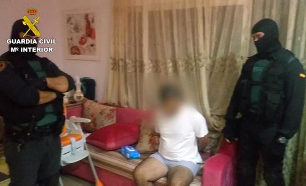 imagen-de-video-facilitada-por-la-guardia-civil-de-uno-de-los-dos-imanes-detenidos-en-su-domicilio-ibicenco-por-su-presunto-apoyo-al-grupo-terrorista-estado-islamico-ei-efe