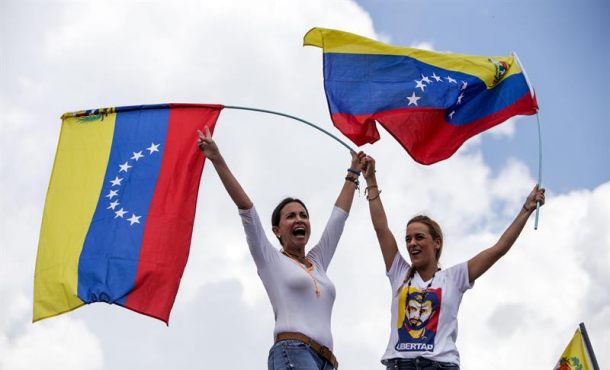 la-organizacion-de-venezolanos-perseguidos-politicos-en-el-exilio-veppex-senalo-que-respalda-la-posicion-asumida-por-una-quincena-de-partidos-politicos-de-la-treintena-archivo-efe FOTOGRAFÍA. CARACAS (VENEXUALA), 31 DE OCTUBRE DE 2016. La Organización de Venezolanos Perseguidos Políticos en el Exilio (Veppex) señaló que respalda la posición asumida por una quincena de partidos políticos de la treintena que integran la opositora Mesa de la Unidad Democrática (MUD), entre los que se encuentra Vente Venezuela (VV), liderado por María Corina Machado, y Voluntad Popular, del opositor preso Leopoldo López. Efe.