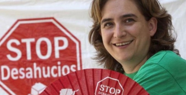 la-alcaldesa-del-ayuntamiento-de-barcelona-ada-colau-de-sus-campanas-sociales-basta-desahucios-a-basta-la-hispanidad-en-cataluna-archivo-efe