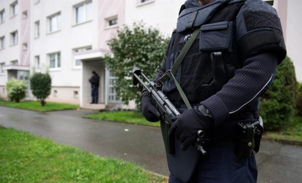 la-policia-de-sajonia-llevo-a-cabo-una-importante-operacion-en-chemnitz-este-de-alemania-efe