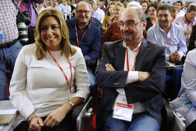 madrid-domingo-23-10-2016-comite-federal-del-psoe-la-presidenta-de-la-junta-de-andalucia-susana-diaz-junto-al-presidente-del-gobierno-de-aragon-javier-lamban-efe