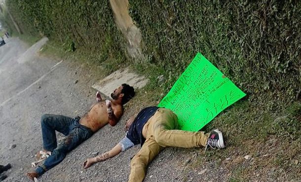paramedicos-prestan-los-primeros-auxilios-a-cinco-hombres-y-una-mujer-a-los-que-les-fueron-amputadas-las-manos-por-un-grupo-de-desconocidos-el-lunes-17-de-octubre-efe