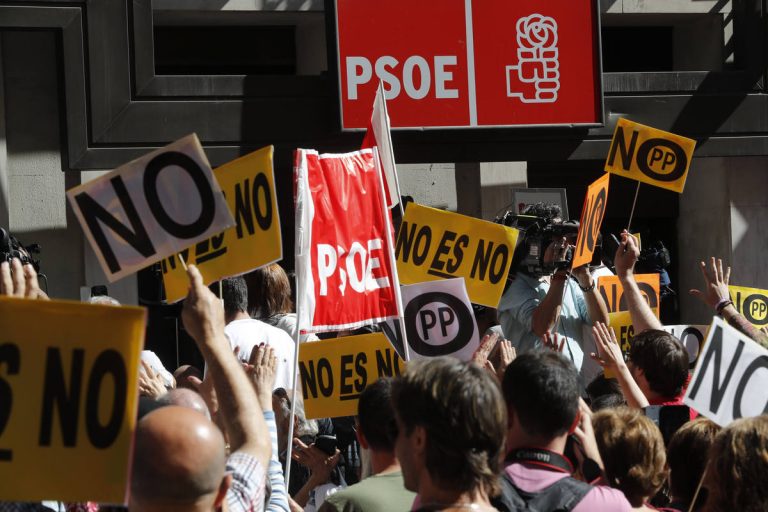 El PSOE se rompe en mitad de la votación del Congreso exprés propuesto por el líder del PSOE